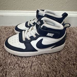 Nike Court Borough Mid